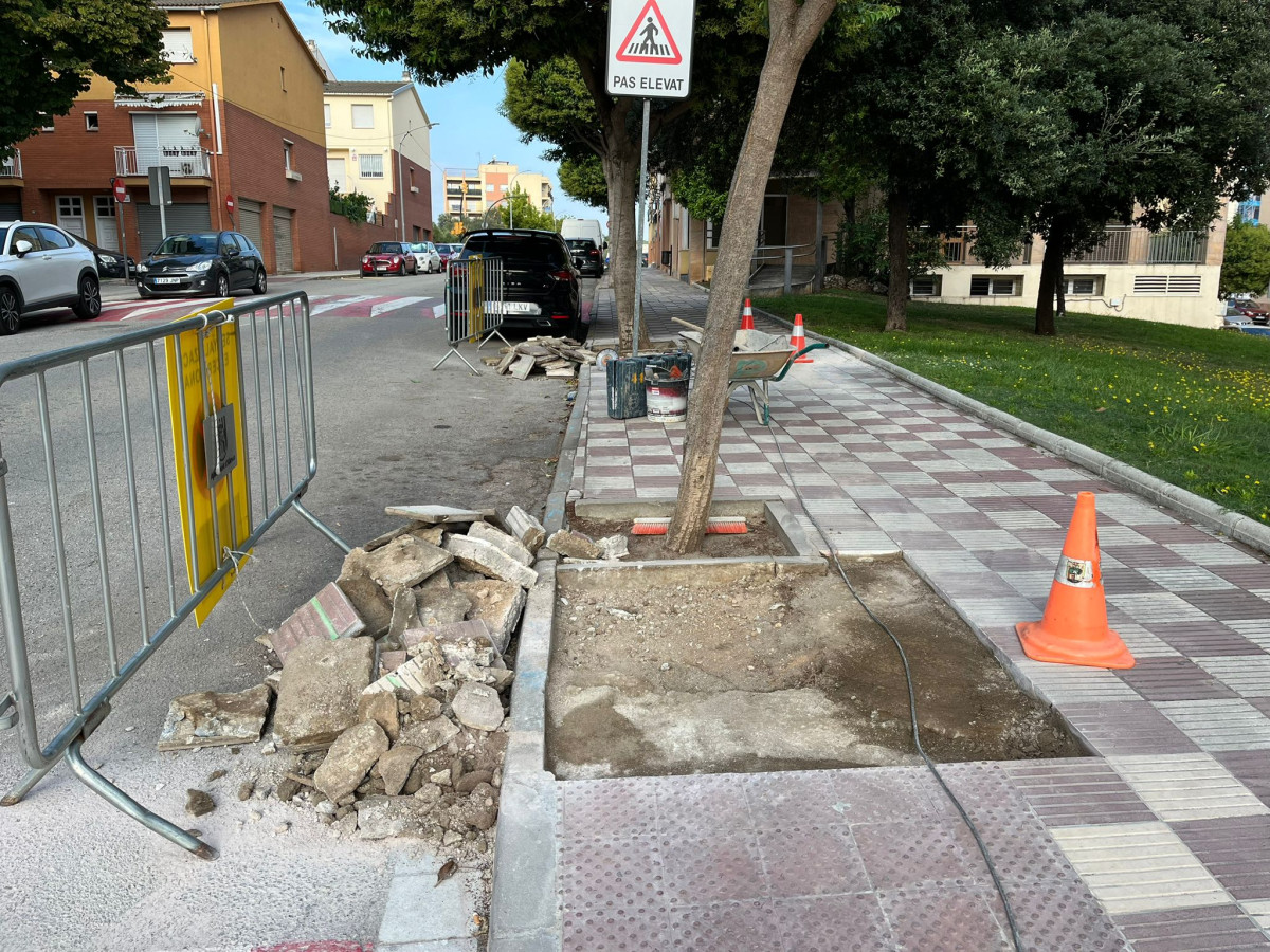 Reparació de voreres a l'Avinguda de Lluís Companys d'Abrera