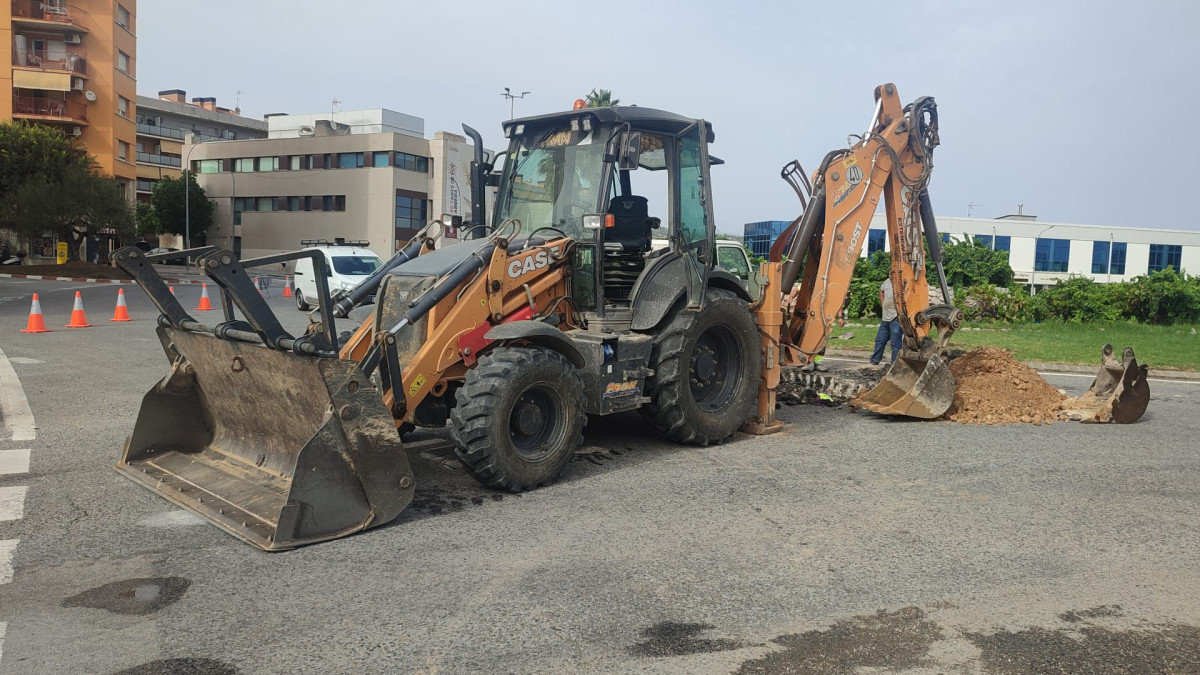 Amb motiu dels treballs de reparació de la canonada general del dipòsit d'aigua que abasteix el barri del Rebato d'Abrera, s'ha procedit al tall puntual del trànsit en diversos punts així com del subministrament d'aigua en diferents carrers