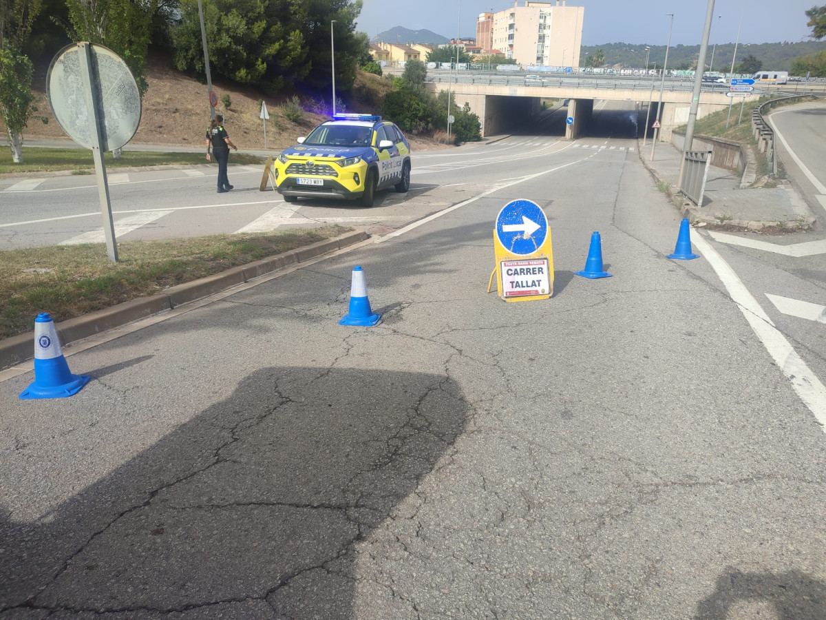Amb motiu dels treballs de reparació de la canonada general del dipòsit d'aigua que abasteix el barri del Rebato d'Abrera, s'ha procedit al tall puntual del trànsit en diversos punts així com del subministrament d'aigua en diferents carrers