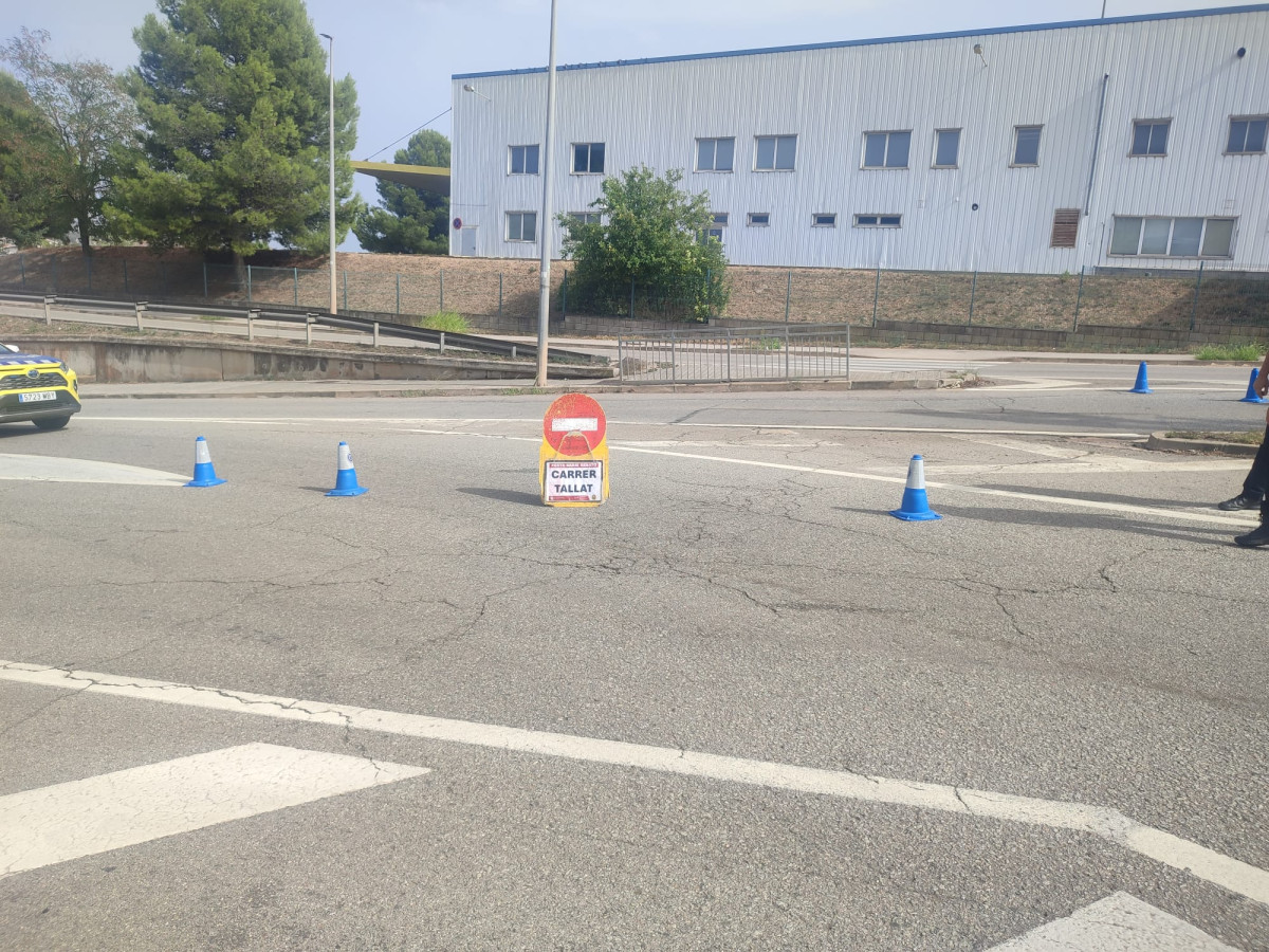 Amb motiu dels treballs de reparació de la canonada general del dipòsit d'aigua que abasteix el barri del Rebato d'Abrera, s'ha procedit al tall puntual del trànsit en diversos punts així com del subministrament d'aigua en diferents carrers