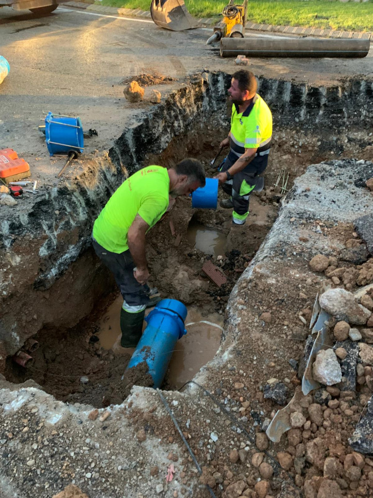 Restablert el subministrament d'aigua en tots els carrers del barri del Rebato d'Abrera
