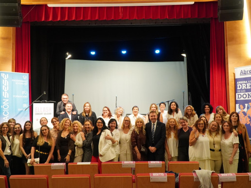 A Abrera hem commemorat el Dia Mundial contra el Càncer de Mama amb el festival solidari ELLASH, organitzat per la Fundació Sesé i l'Ajuntament d'Abrera