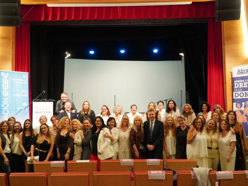 A Abrera hem commemorat el Dia Mundial contra el Càncer de Mama amb el festival solidari ELLASH, organitzat per la Fundació Sesé i l'Ajuntament d'Abrera