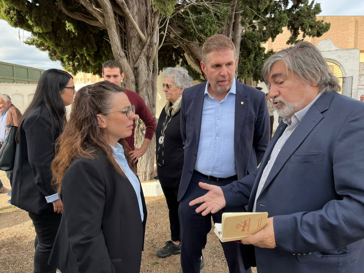 Un any més, el Cementiri Vell d'Abrera ha acollit l'homenatge a les persones afusellades l'any 1939
