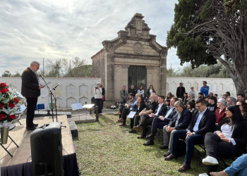 Un any més, el Cementiri Vell d'Abrera ha acollit l'homenatge a les persones afusellades l'any 1939