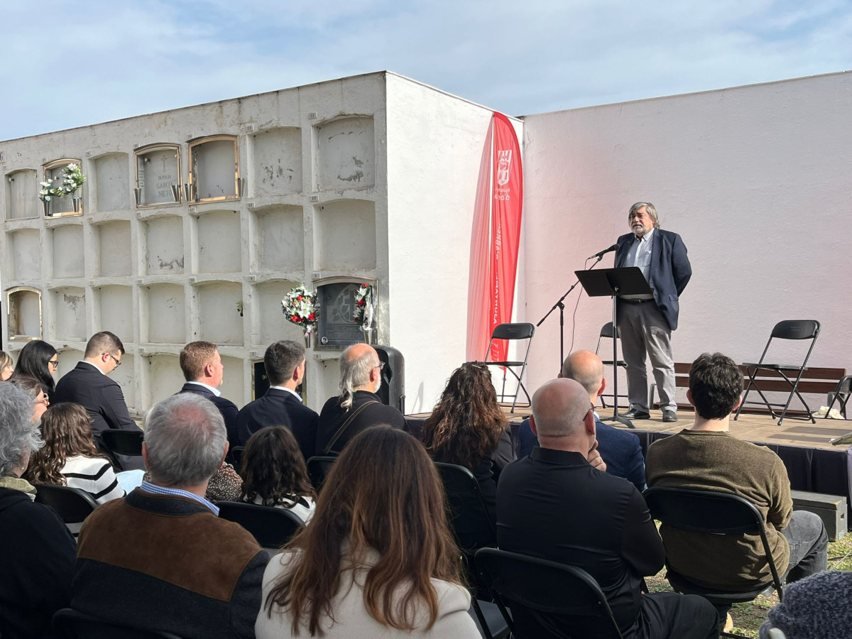 Un any més, el Cementiri Vell d'Abrera ha acollit l'homenatge a les persones afusellades l'any 1939