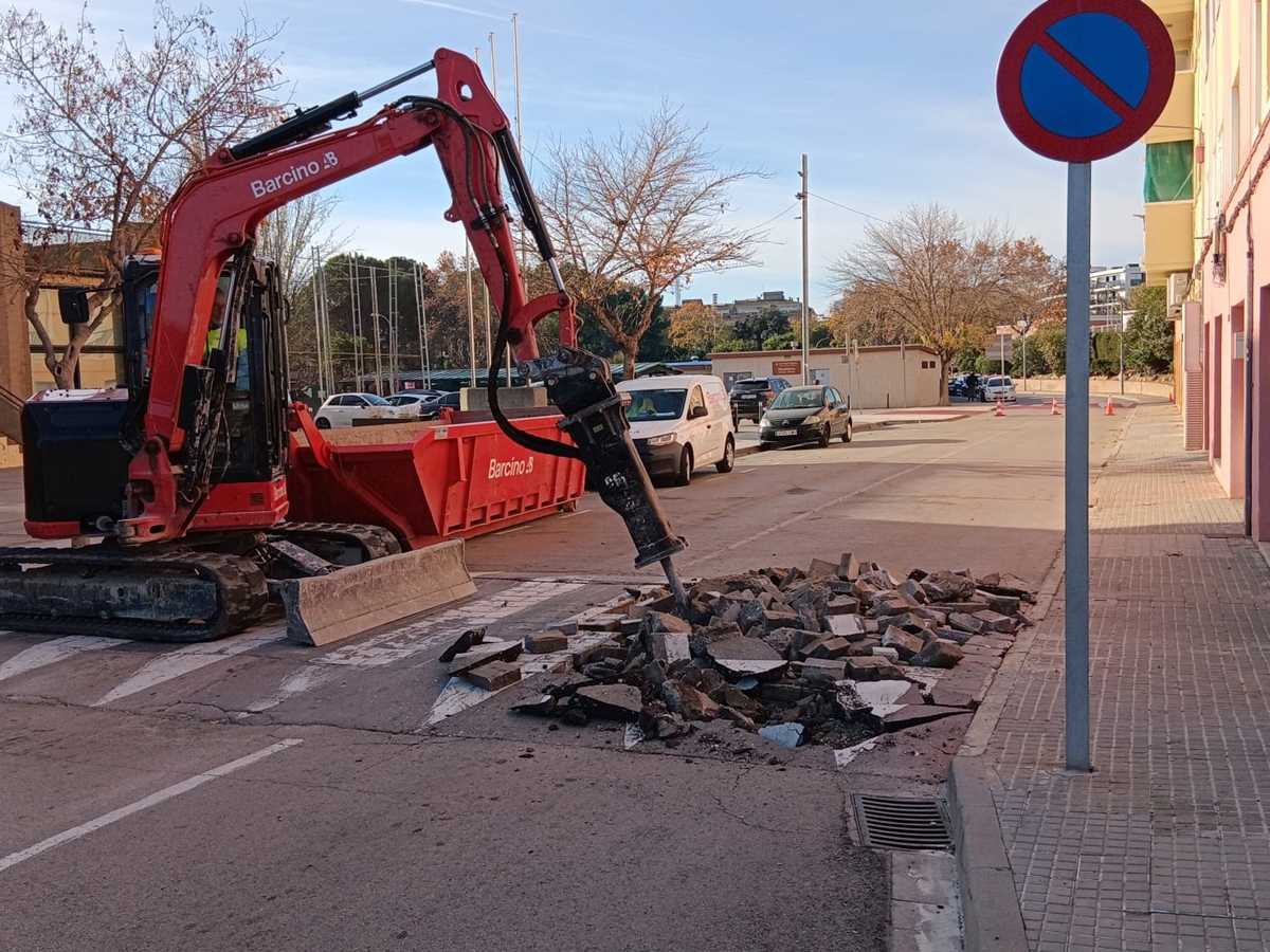 Continuem executant diversos treballs de conservació i millora de la calçada, que comporten canvis puntuals de circulació en alguns carrers d'Abrera
