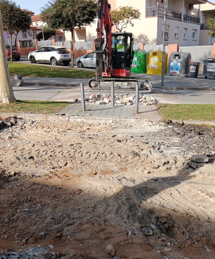 Continuem executant diversos treballs de conservació i millora de la calçada, que comporten canvis puntuals de circulació en alguns carrers d'Abrera