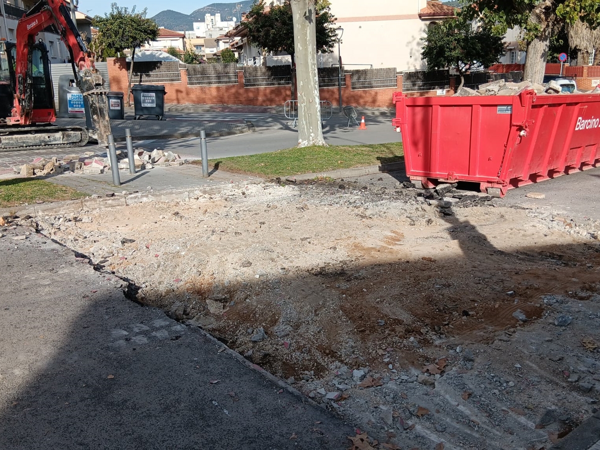 Continuem executant diversos treballs de conservació i millora de la calçada, que comporten canvis puntuals de circulació en alguns carrers d'Abrera