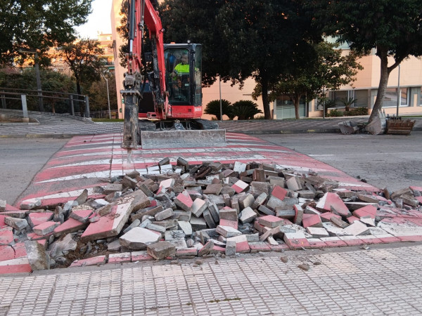 Continuem executant diversos treballs de conservació i millora de la calçada, que comporten canvis puntuals de circulació en alguns carrers d'Abrera