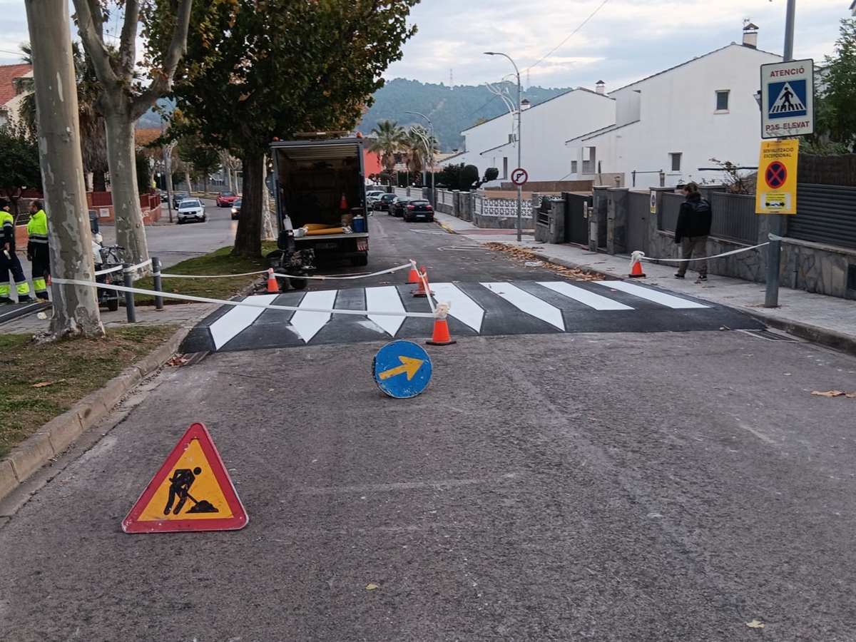 Continuem executant diversos treballs de conservació i millora de la calçada, que comporten canvis puntuals de circulació en alguns carrers d'Abrera