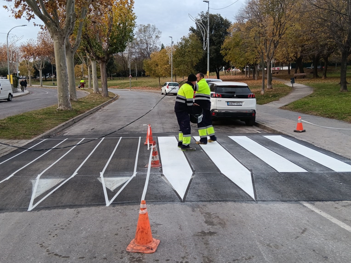 Continuem executant diversos treballs de conservació i millora de la calçada, que comporten canvis puntuals de circulació en alguns carrers d'Abrera