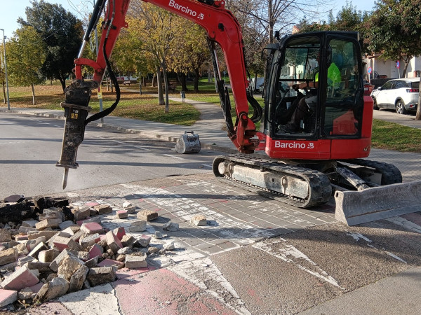 Continuem executant diversos treballs de conservació i millora de la calçada, que comporten canvis puntuals de circulació en alguns carrers d'Abrera
