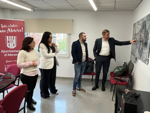 A Abrera reforcem el compromís com a 'Municipi que cuida' amb la visita institucional del diputat Javi Silva