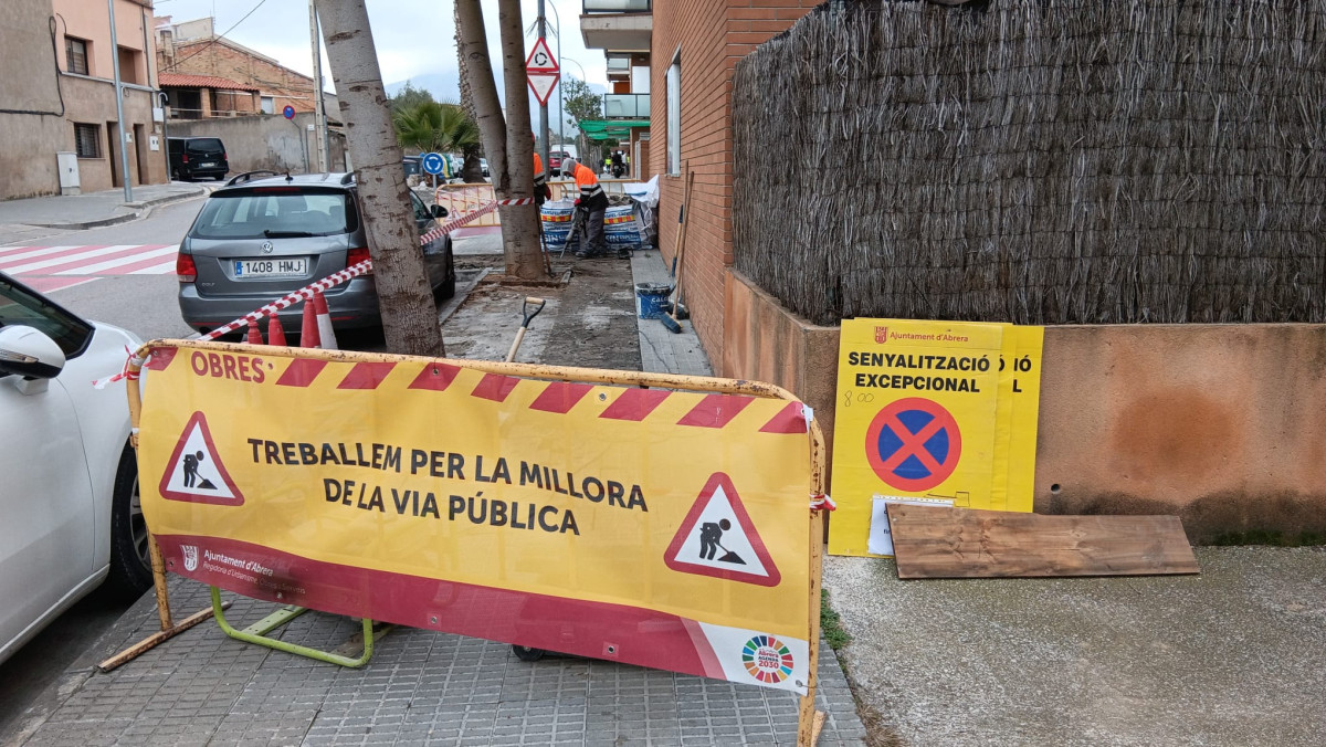A Abrera millorem el nostre espai públic! Continuem duent a terme treballs de reparació de voreres al carrer de Sant Jaume del barri del Rebato d'Abrera