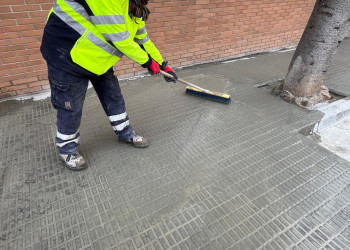 A Abrera millorem el nostre espai públic! Continuem duent a terme treballs de reparació de voreres al carrer de Sant Jaume del barri del Rebato d'Abrera