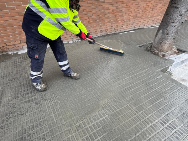 A Abrera millorem el nostre espai públic! Continuem duent a terme treballs de reparació de voreres al carrer de Sant Jaume del barri del Rebato d'Abrera