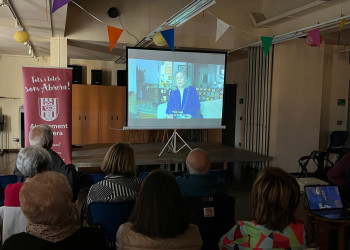 Gent Gran activa! Èxit del cinefòrum “A la Bretxa”, que ha posat en valor la importància d’escoltar activament la gent gran i de generar espais on se sentin protagonistes