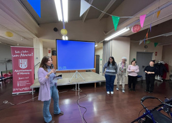 Gent Gran activa! Èxit del cinefòrum “A la Bretxa”, que ha posat en valor la importància d’escoltar activament la gent gran i de generar espais on se sentin protagonistes