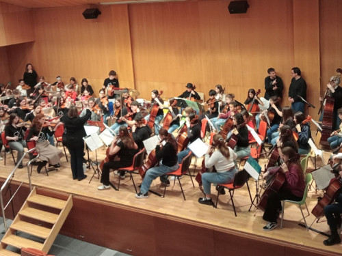 Aquest mes de març la nostra Escola Municipal de Música ha participat en la Trobada d'orquestres de corda i en l'espectacle interdisciplinari Piano Art 26