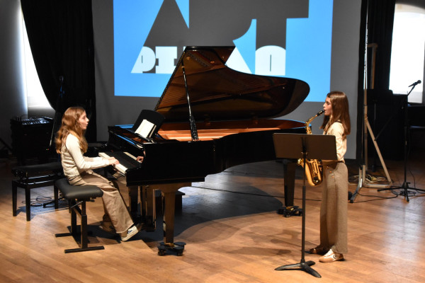 Aquest mes de març la nostra Escola Municipal de Música ha participat en la Trobada d'orquestres de corda i en l'espectacle interdisciplinari Piano Art 26