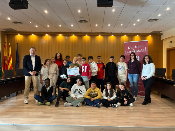 Abrera promou la cultura emprenedora amb el programa CuEmE. Les cooperatives de 5è de l’Escola Francesc Platón i Sartí presenten els seus projectes i recullen els seus NIF