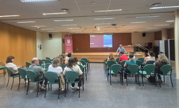 El dimecres 22 d'abril, de 18 h a 19 h, a la Casa de Cutura vam oferir la xerrada 'Què els passa als nostres infants i joves?