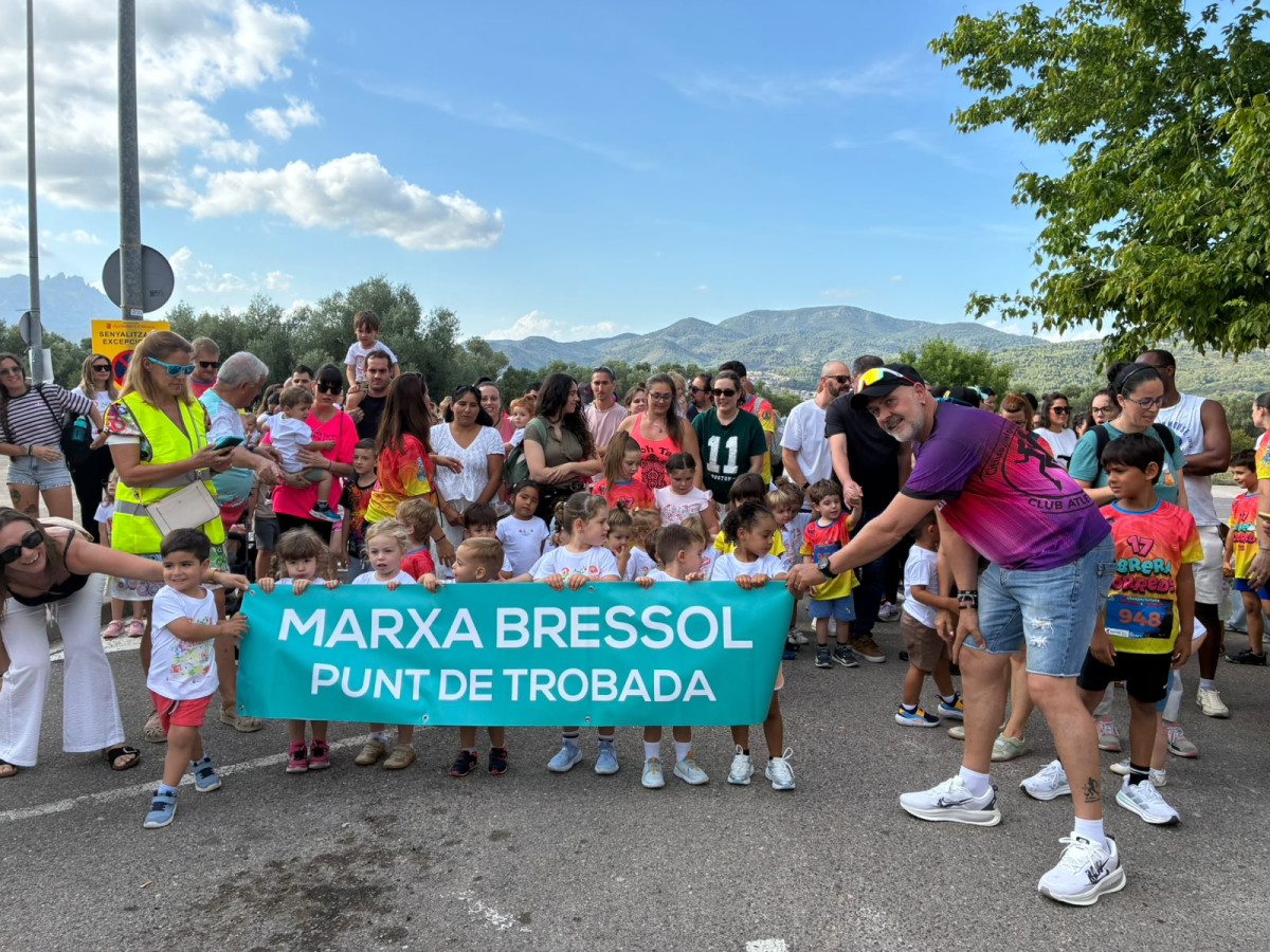 Gran èxit d'assistència i participació en la 17a Abrera Corre D9 2025 'Memorial A. Serrano', amb més de 800 participants. Gràcies, Abrera!