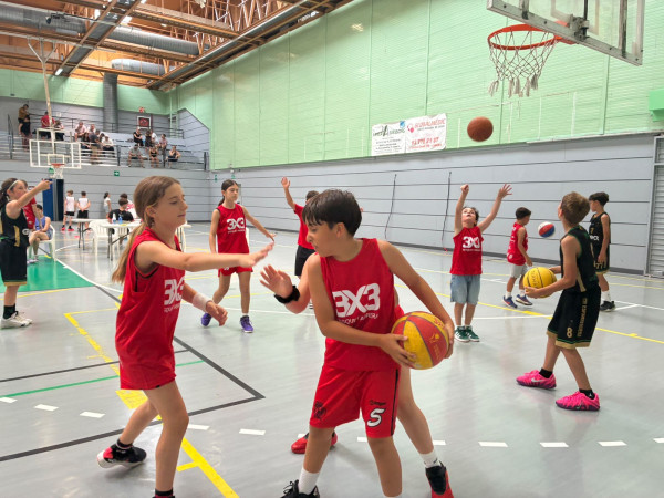 El Pavelló Esportiu Municipal d'Abrera acull amb èxit el Torneig 3x3 de bàsquet organitzat pel CB Abrera