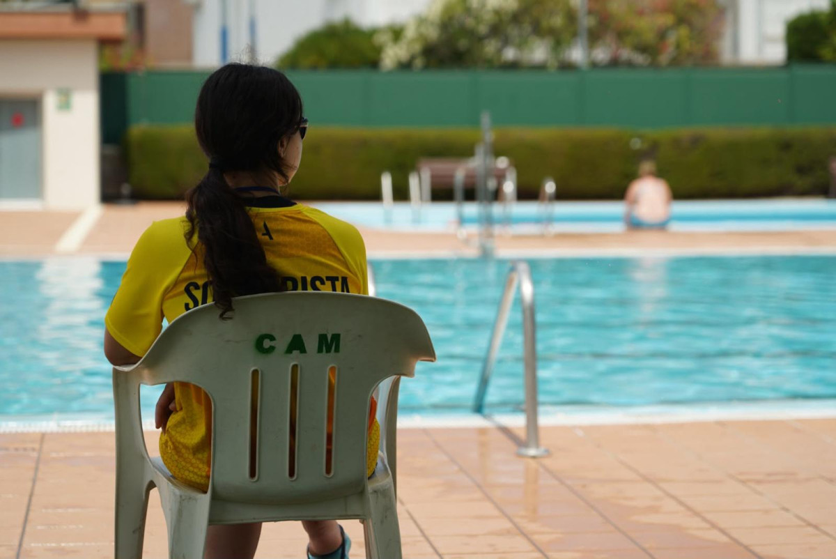 Davant les elevades temperatures, dimecres 8, dijous 9 i divendres 10 de juliol de 2026, l’accés a la Piscina d’Estiu Municipal serà gratuït per a totes les persones empadronades a Abrera