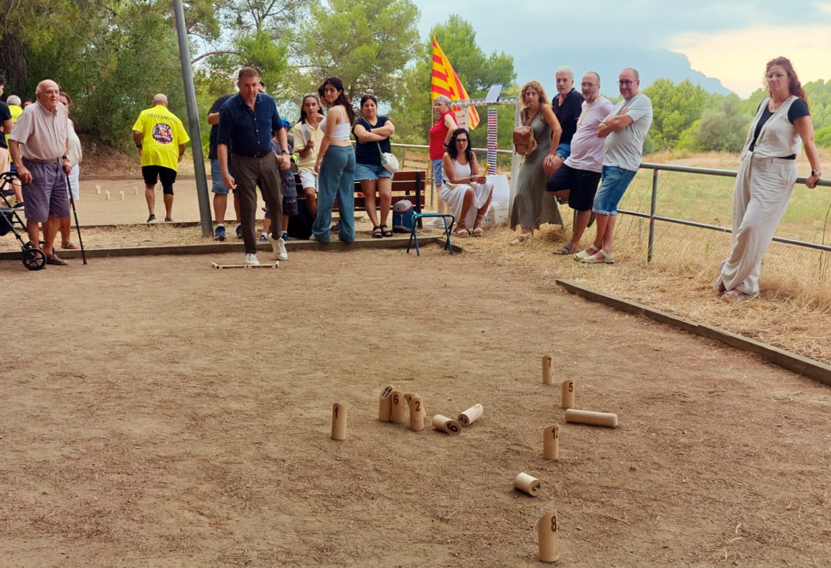 El II Torneig de Mölkky del Suro reuneix 18 equips i 43 participants en una jornada esportiva i de convivència