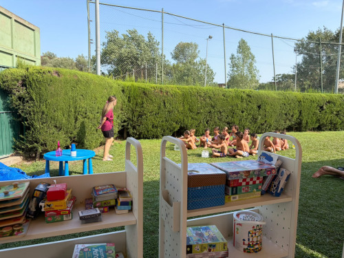 Celebrem la cloenda de la Bibliopiscina amb l'activitat 'Juguem al Twister' i jocs d'aigua