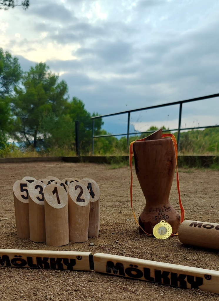 El II Torneig de Mölkky del Suro reuneix 18 equips i 43 participants en una jornada esportiva i de convivència