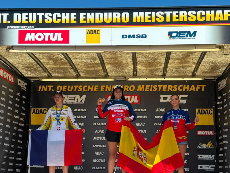 Felicitem la pilot abrerenca Adela Godino per proclamar-se campiona d’Europa de la Mini Enduro Cup femenina 125 cc. Enhorabona campiona!
