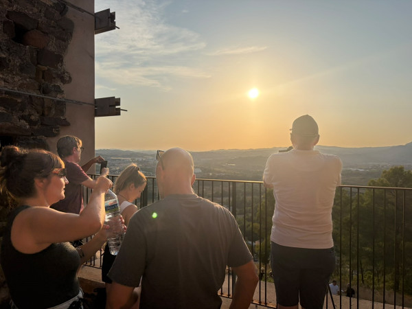 A Abrera vivim l’eclipsi solar d'aquest dimecres 12 d'agost al Castell de Voltrera d'Abrera, amb gran èxit d'assistència!