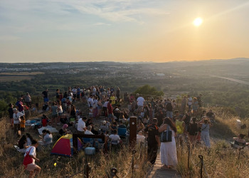 A Abrera vivim l’eclipsi solar d'aquest dimecres 12 d'agost al Castell de Voltrera d'Abrera, amb gran èxit d'assistència!