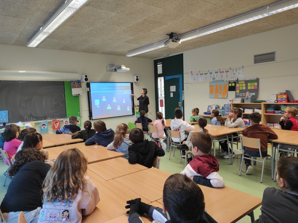 L'alumnat de tercer curs de l'Escola Josefina Ibáñez visita el consistori d'Abrera dins l'activitat 'El meu Ajuntament'. Moltes gràcies!