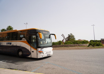 Els veïns i veïnes d'Abrera compten des d'aquest dilluns 4 de setembre amb una nova línia directa de bus fins a Barcelona