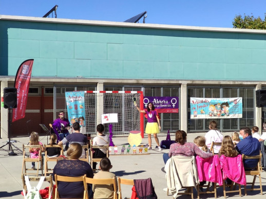 Commemorem el Dia Internacional de la Nena amb un espectacle infantil