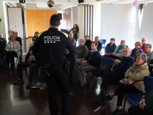 A Abrera, gaudim del Nadal amb seguretat! La nostra Policia Local estableix dispositius especials i ens dóna alguns consells per gaudir de les festes nadalenques de forma segura i responsable.