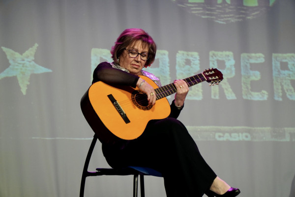 Fem entrega d’un reconeixement a l’Oleguer Duch, de Pastisseria Duch, pel seu recent nomenament com a Millor mestre artesà alimentari de Catalunya