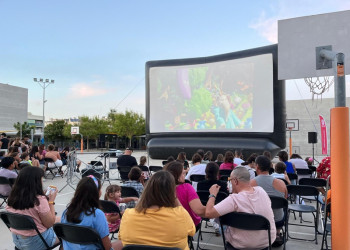 Cloem les activitats 'Can Morral en família', amb la sessió de cinema a la fresca al pati de l'Escola Josefina Ibáñez d'Abrera
