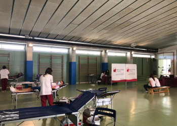 Més de 60 persones han donat sang a la campanya de donació "Només tu pots salvar el món, dóna sang!" a l'Escola Francesc Platón i Sartí. Gràcies, Abrera!