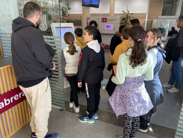 Promovem la cultura emprenedora a Abrera amb el programa CuEmE. Les cooperatives de 5è de l’Escola Francesc Platón i Sartí es posen en marxa!