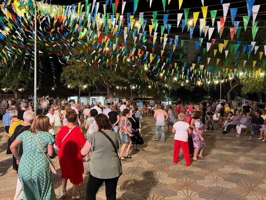 Festa Major 2022: ball amb l'Orquestra Selvatana, Pas a Pas i d’una parella de ballarins en cadira de rodes