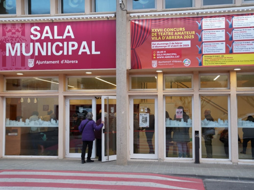 Donem el tret de sortida al XXVII Concurs de Teatre Amateur Vila d’Abrera amb 'Perfectes desconeguts' amb el grup Triangle Teatre de Cornellà de Llobregat