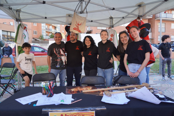 Tornem a gaudir de la diada de Sant Jordi a Abrera, amb autores i autors locals, concursos literaris, fira, lectures i moltes activitats per a tothom!