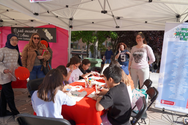 Tornem a gaudir de la diada de Sant Jordi a Abrera, amb autores i autors locals, concursos literaris, fira, lectures i moltes activitats per a tothom!