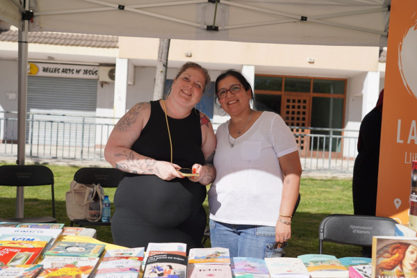 Tornem a gaudir de la diada de Sant Jordi a Abrera, amb autores i autors locals, concursos literaris, fira, lectures i moltes activitats per a tothom!