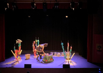 A Abrera reactivem les activitats per a la infància. Les famílies gaudeixen de la funció teatral "El peix Irisat!"